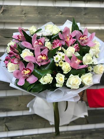 Букет цветов из: Розы и Хризантемы в Макариху