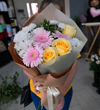 Букет цветов из:  Герберы, Розы и Хризантемы в Макариху