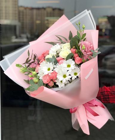 Букет цветов из: Розы, Лизиантусы и Хризантемы в Макариху