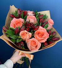 Букет цветов из:  Розы и Альстромерии #REPLACE_PRED# Макариху